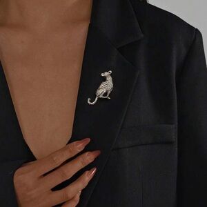 Elegant high end designer like jaguar Animal Brooch